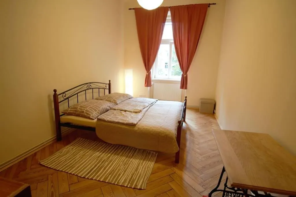 Comfort 2Bedrooms Quite Place!-Vinohrady Praga